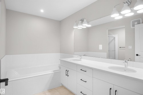 7113 51 Avenue, Beaumont, AB - Indoor Photo Showing Bathroom