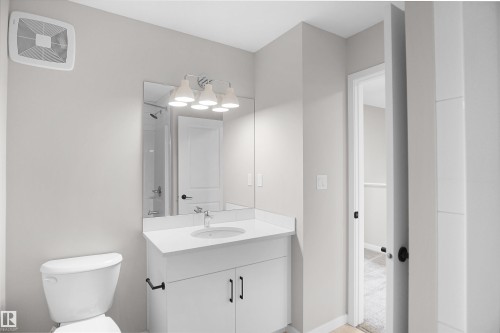 7113 51 Avenue, Beaumont, AB - Indoor Photo Showing Bathroom