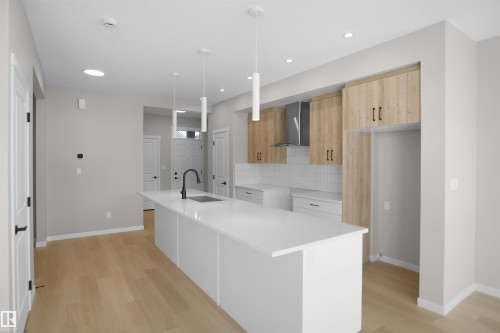 7113 51 Avenue, Beaumont, AB - Indoor Photo Showing Kitchen With Upgraded Kitchen