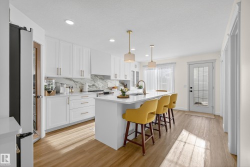 8705 92A Avenue, Edmonton, AB - Indoor Photo Showing Kitchen With Upgraded Kitchen