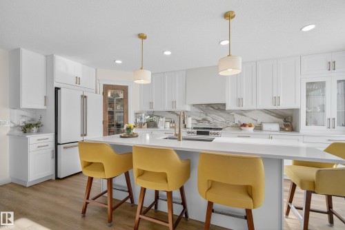8705 92A Avenue, Edmonton, AB - Indoor Photo Showing Kitchen With Upgraded Kitchen