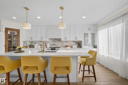 8705 92A Avenue, Edmonton, AB - Indoor Photo Showing Kitchen With Upgraded Kitchen