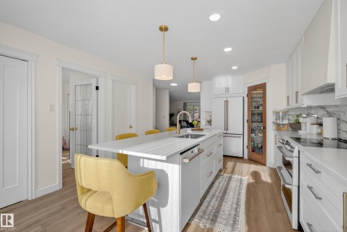 8705 92A Avenue, Edmonton, AB - Indoor Photo Showing Kitchen With Upgraded Kitchen