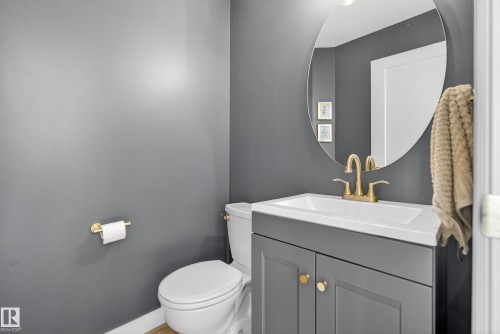 8705 92A Avenue, Edmonton, AB - Indoor Photo Showing Bathroom