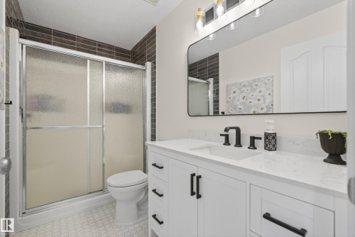 8705 92A Avenue, Edmonton, AB - Indoor Photo Showing Bathroom