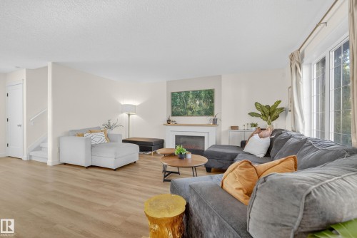 8705 92A Avenue, Edmonton, AB - Indoor Photo Showing Living Room