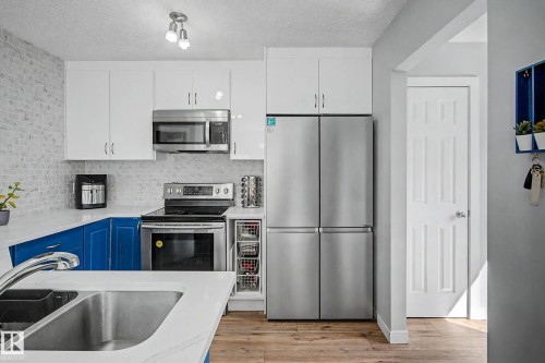 15 5281 Terwillegar Boulevard, Edmonton, AB - Indoor Photo Showing Kitchen With Double Sink With Upgraded Kitchen