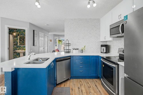 15 5281 Terwillegar Boulevard, Edmonton, AB - Indoor Photo Showing Kitchen With Double Sink With Upgraded Kitchen