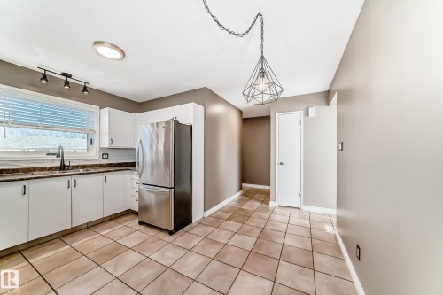 10226 152 Street, Edmonton, AB - Indoor Photo Showing Kitchen