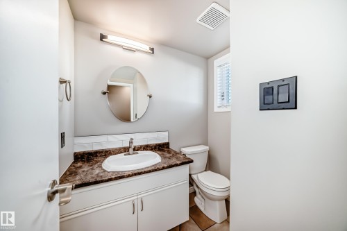 10226 152 Street, Edmonton, AB - Indoor Photo Showing Bathroom