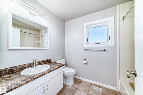 10226 152 Street, Edmonton, AB - Indoor Photo Showing Bathroom