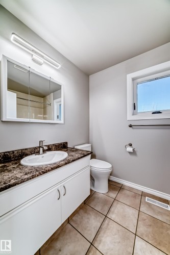 10226 152 Street, Edmonton, AB - Indoor Photo Showing Bathroom