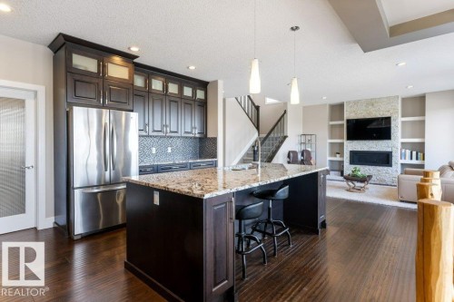 18 Executive Way, St. Albert, AB - Indoor Photo Showing Kitchen With Stainless Steel Kitchen With Upgraded Kitchen