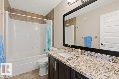 18 Executive Way, St. Albert, AB - Indoor Photo Showing Bathroom