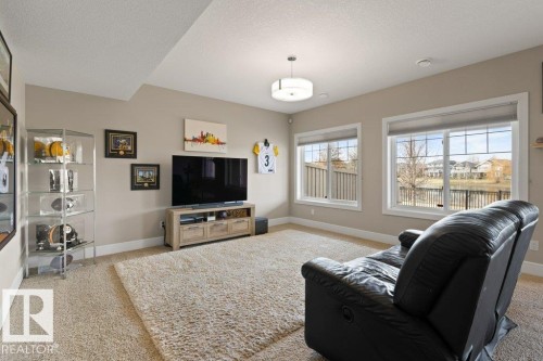 18 Executive Way, St. Albert, AB - Indoor Photo Showing Living Room