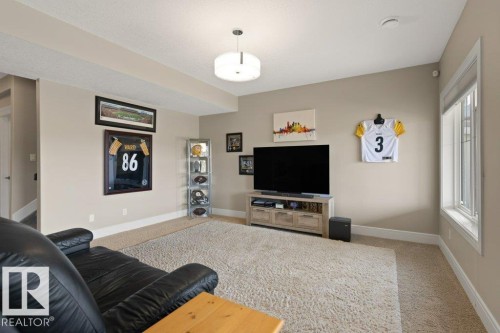 18 Executive Way, St. Albert, AB - Indoor Photo Showing Living Room