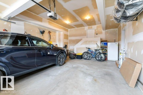 18 Executive Way, St. Albert, AB - Indoor Photo Showing Garage