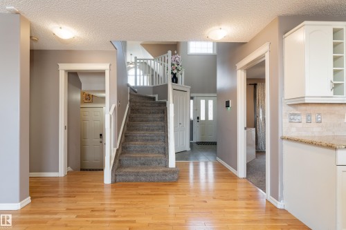 1044 Barnes Way, Edmonton, AB - Indoor Photo Showing Other Room