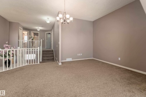 1044 Barnes Way, Edmonton, AB - Indoor Photo Showing Other Room