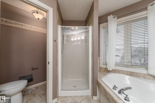 1044 Barnes Way, Edmonton, AB - Indoor Photo Showing Bathroom