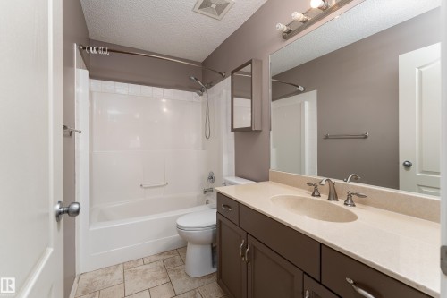 1044 Barnes Way, Edmonton, AB - Indoor Photo Showing Bathroom