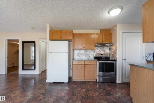 1044 Barnes Way, Edmonton, AB - Indoor Photo Showing Kitchen
