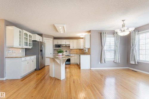1044 Barnes Way, Edmonton, AB - Indoor Photo Showing Kitchen