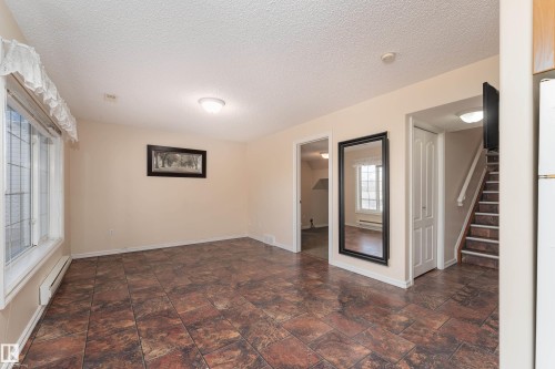 1044 Barnes Way, Edmonton, AB - Indoor Photo Showing Other Room