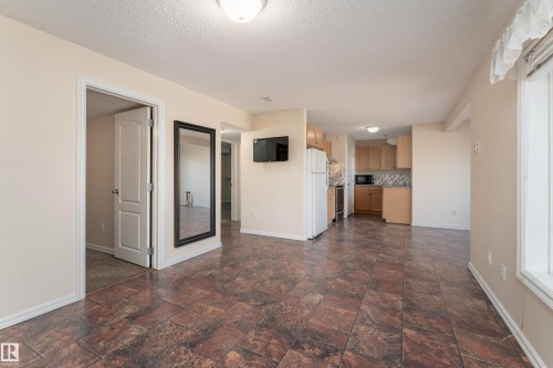 1044 Barnes Way, Edmonton, AB - Indoor Photo Showing Other Room