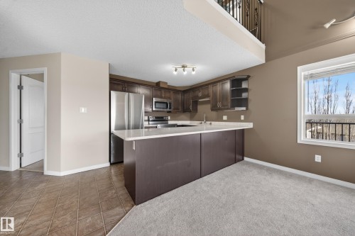 435 1520 Hammond Gate, Edmonton, AB - Indoor Photo Showing Kitchen