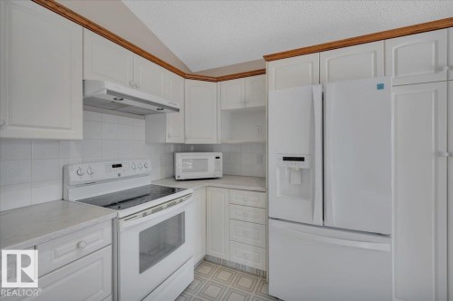 19 1203 Carter Crest Road, Edmonton, AB - Indoor Photo Showing Kitchen