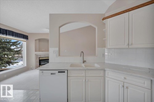 19 1203 Carter Crest Road, Edmonton, AB - Indoor Photo Showing Kitchen