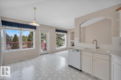 19 1203 Carter Crest Road, Edmonton, AB - Indoor Photo Showing Kitchen