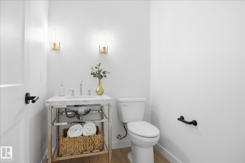 9705 68 Avenue, Edmonton, AB - Indoor Photo Showing Bathroom