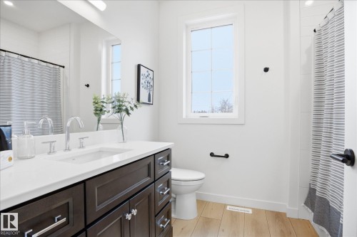9705 68 Avenue, Edmonton, AB - Indoor Photo Showing Bathroom