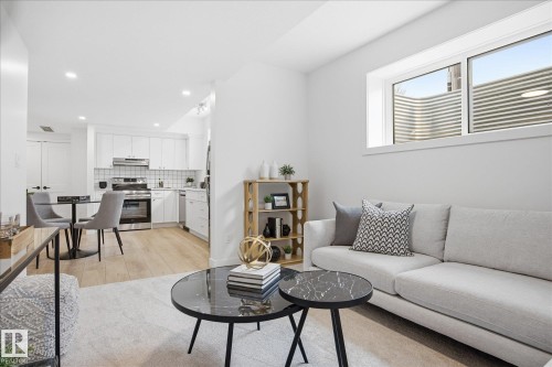 9705 68 Avenue, Edmonton, AB - Indoor Photo Showing Living Room