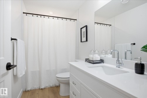 9705 68 Avenue, Edmonton, AB - Indoor Photo Showing Bathroom