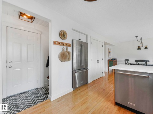 6129 Stinson Way, Edmonton, AB - Indoor