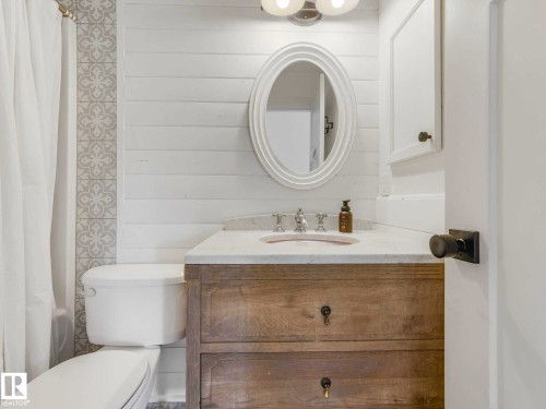 6129 Stinson Way, Edmonton, AB - Indoor Photo Showing Bathroom
