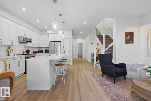 17432 6 Street, Edmonton, AB - Indoor Photo Showing Kitchen With Upgraded Kitchen