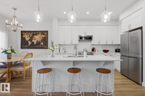 17432 6 Street, Edmonton, AB - Indoor Photo Showing Kitchen With Upgraded Kitchen