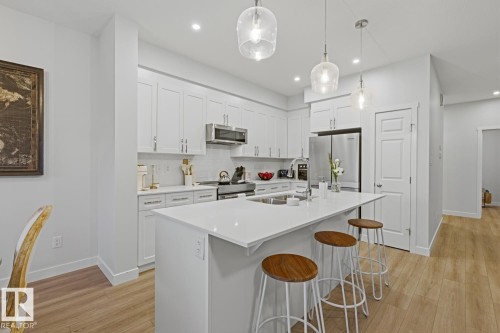 17432 6 Street, Edmonton, AB - Indoor Photo Showing Kitchen With Upgraded Kitchen