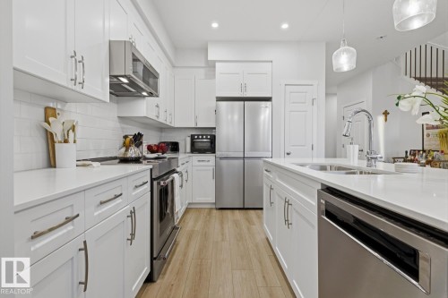 17432 6 Street, Edmonton, AB - Indoor Photo Showing Kitchen With Double Sink With Upgraded Kitchen