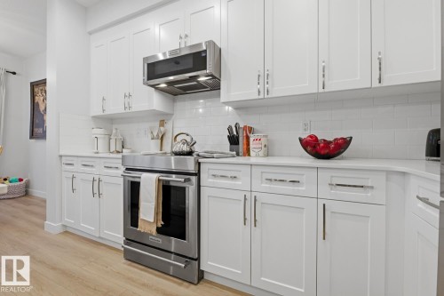 17432 6 Street, Edmonton, AB - Indoor Photo Showing Kitchen
