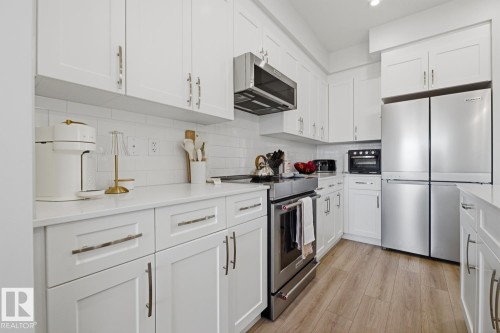 17432 6 Street, Edmonton, AB - Indoor Photo Showing Kitchen With Upgraded Kitchen