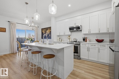 17432 6 Street, Edmonton, AB - Indoor Photo Showing Kitchen With Upgraded Kitchen