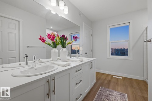 17432 6 Street, Edmonton, AB - Indoor Photo Showing Bathroom