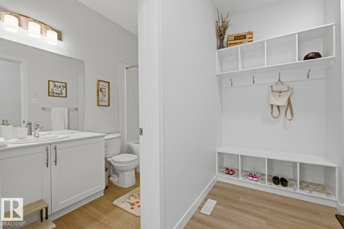 17432 6 Street, Edmonton, AB - Indoor Photo Showing Bathroom