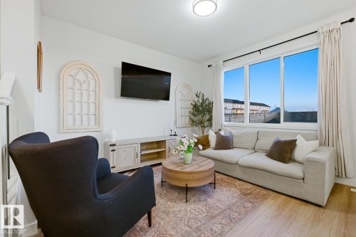 17432 6 Street, Edmonton, AB - Indoor Photo Showing Living Room