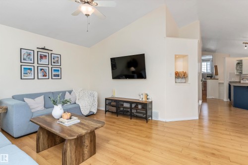 23 Grayridge Bay, Stony Plain, AB - Indoor Photo Showing Living Room
